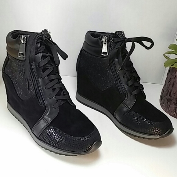 🆕 Forever Link Black Hidden Wedge Sneakers 🆕 - Picture 3 of 8
